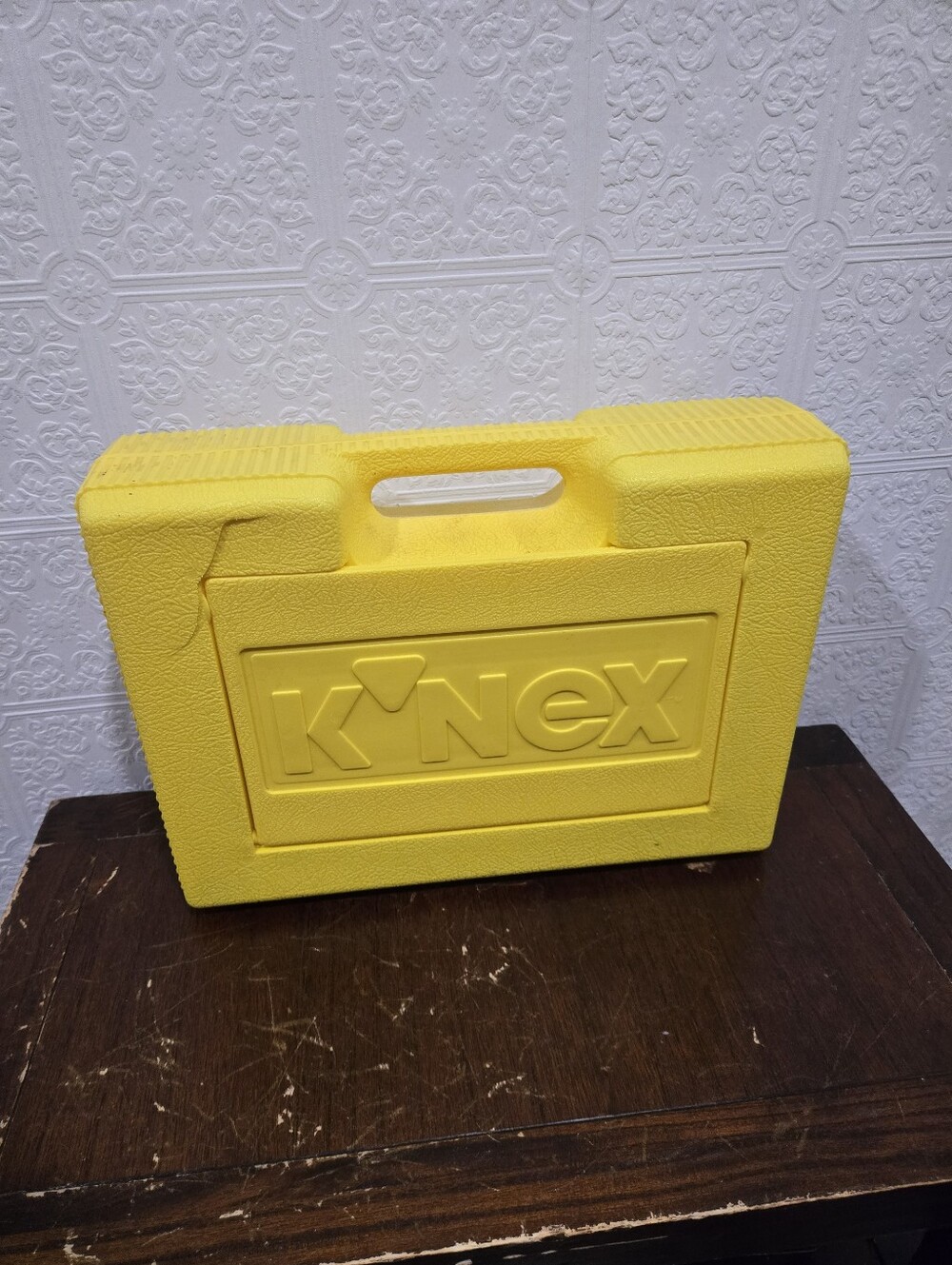 Vintage K'NEX Building Toy Set Yellow Hard Carrying Case Lot Rods Connectors Whe
